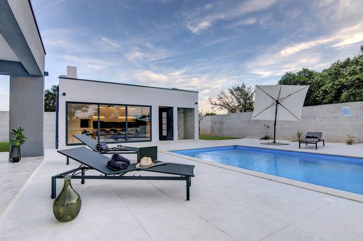 Villa für 4 Personen, mit Pool und Terrasse sowie Garten in Rovinj - 2