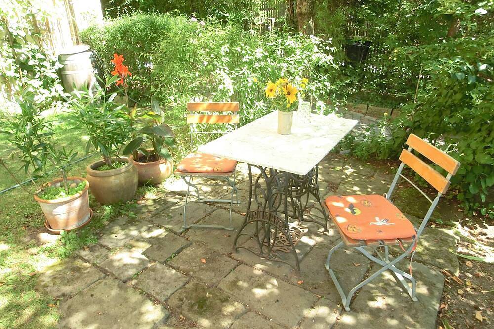 Ganze Wohnung, Ferienwohnung mit Charme, Entspannen mitten im Grünen im schönen Elbtal in Loschwitz, Dresden