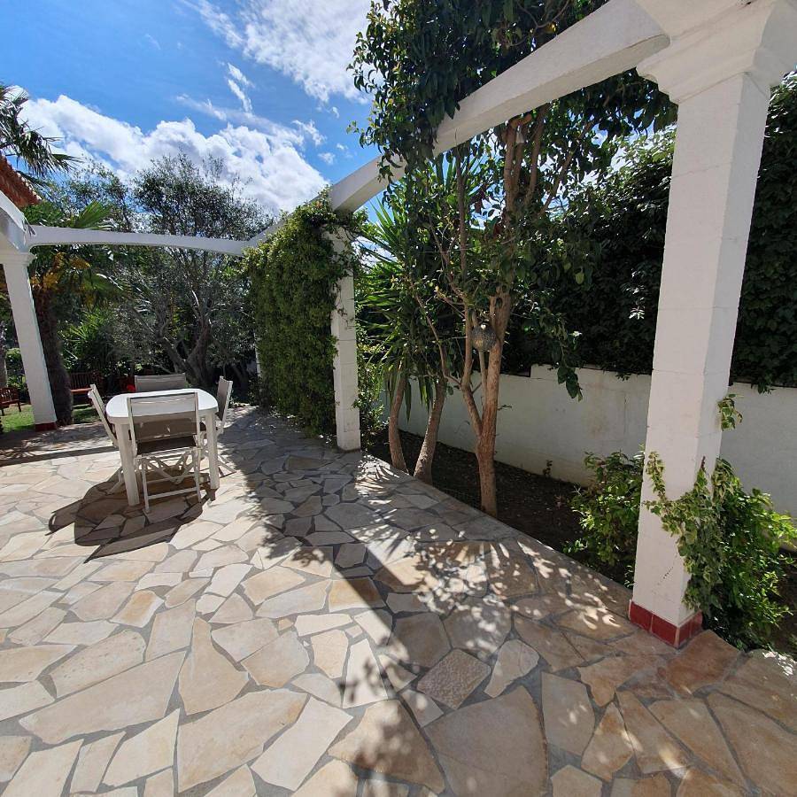 Family Room with Garden View in Villeneuve-lès-Béziers, Côte méditerranéenne (France)