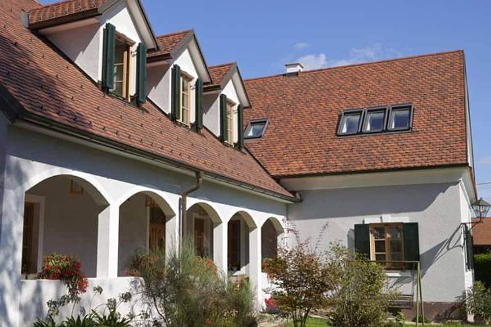 Weingut Kleinschuster - Zimmer Balkon inkl. Frühstück ab 3 Nächte in Steirerland