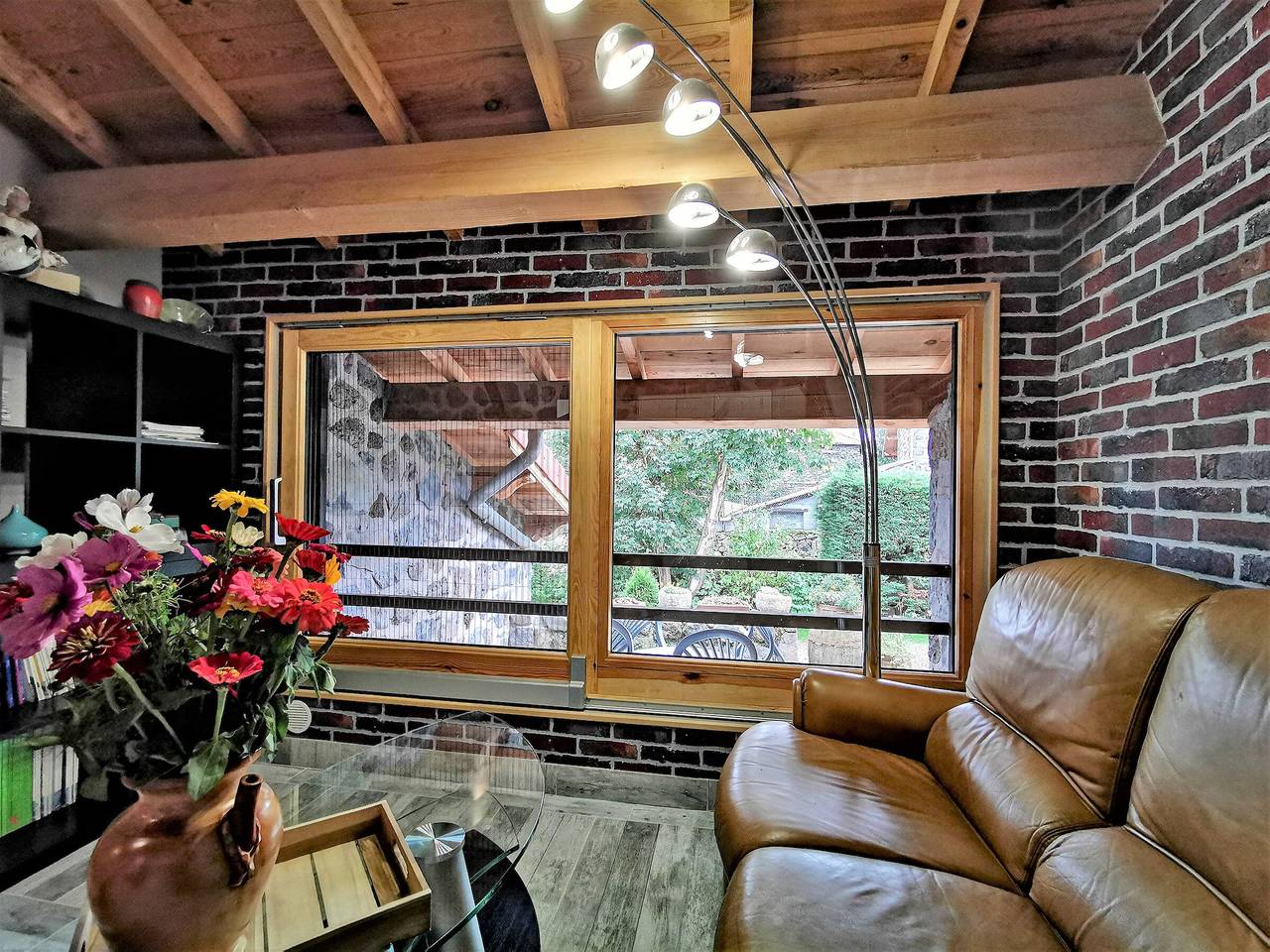 Gîte confortable près de la Cascade de la Beaume avec terrasses et parking privatif in Solignac-sur-Loire, Haute-Loire