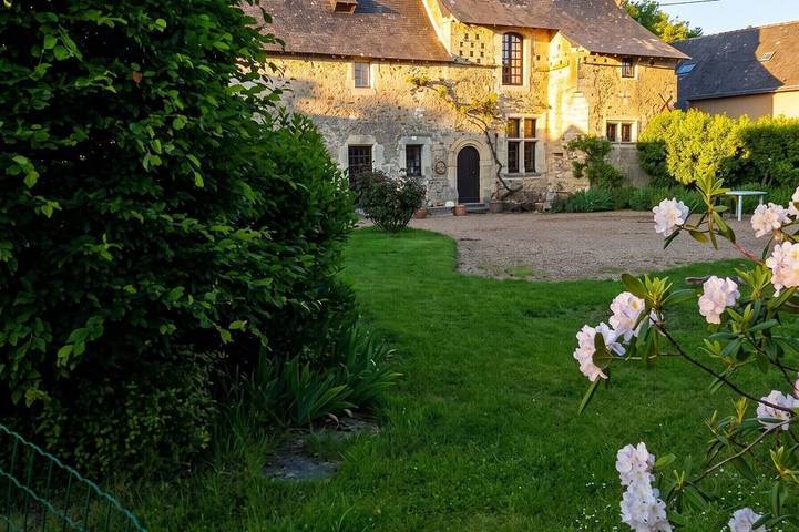 Location de vacances pour 13 personnes, avec Jardin à Daumeray