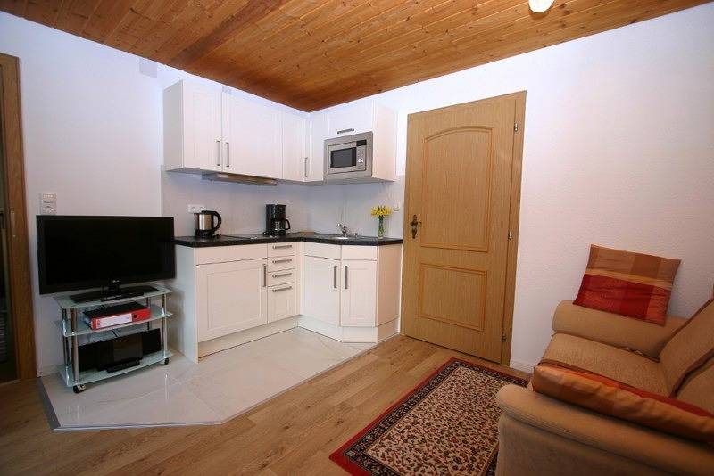 Ganze Ferienwohnung, Haus Scheglmann inkl. Chiemgaukarte - Ferienwohnung 2, 40qm, Terrasse, Kochni., 1 Schlafzimmer, Wohnzimmer, max 2 P. in Ruhpolding, Bayerische Alpen