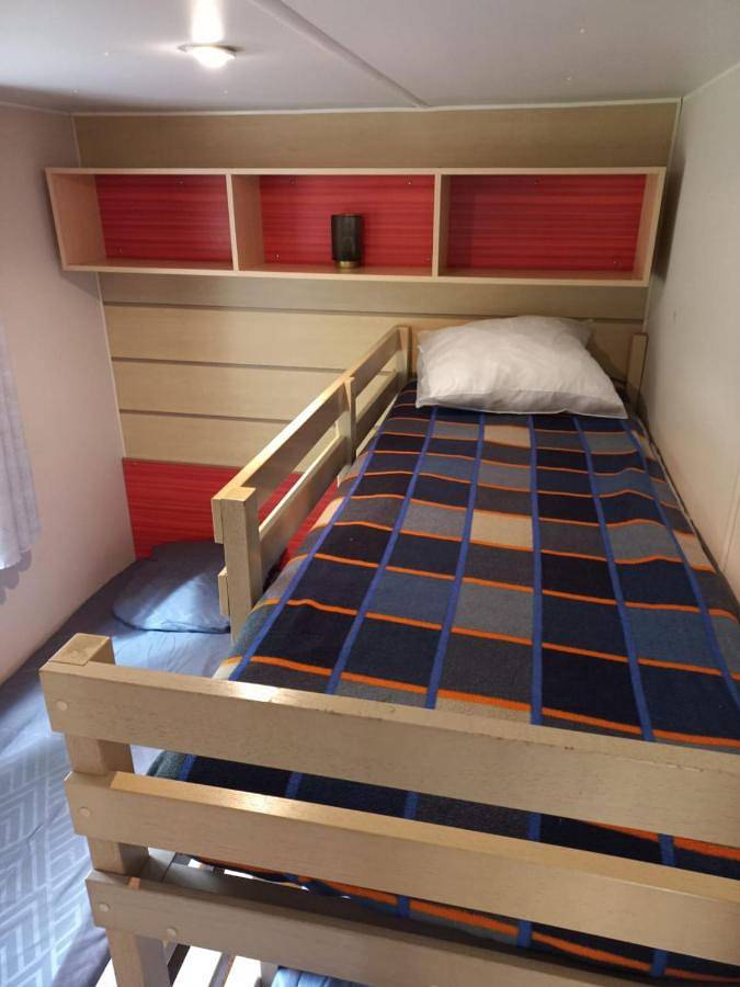 Location de vacances pour 5 personnes, avec piscine ainsi que vue et terrasse à Saint-Chéron - 4