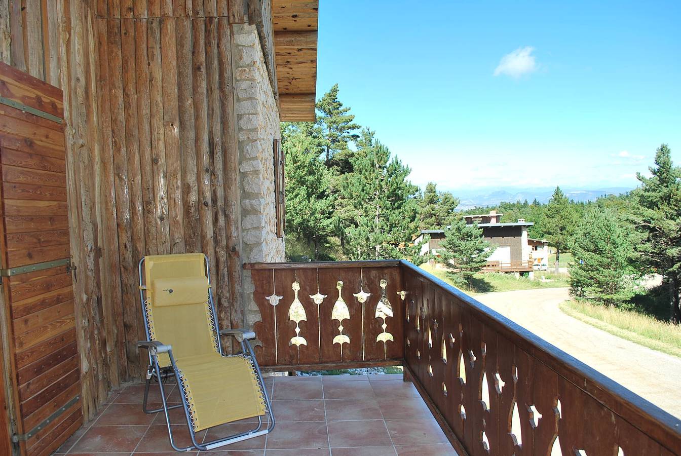 Chalet 'Mont Ventoux' avec vue sur la montagne, terrasse privée et jardin privé in Station du Mont Serein, Beaumont-du-Ventoux