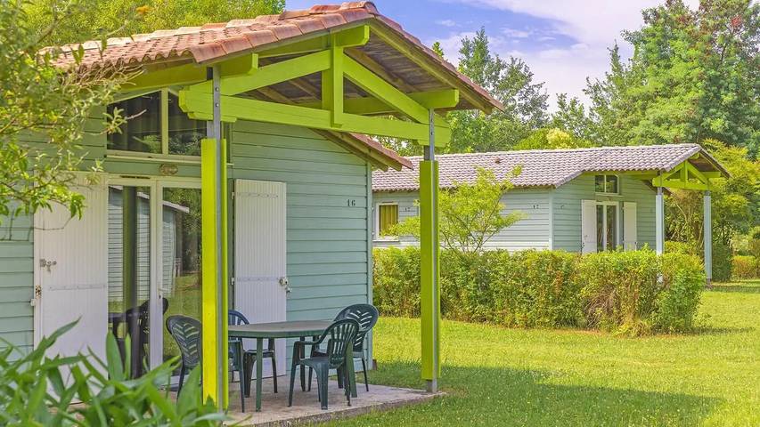 Location de vacances pour 8 personnes, avec piscine ainsi que sauna et terrasse à Castelmoron-sur-Lot