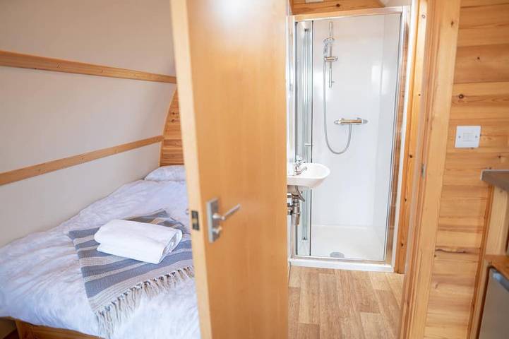 Standard-Cabin-Ensuite with Shower in Regio Fife