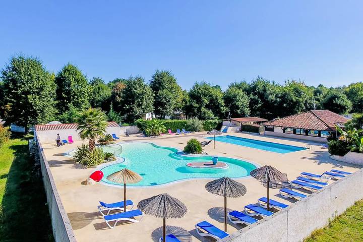 Mobil home pour 6 personnes, avec terrasse et piscine à Sainte-Eulalie-en-Born