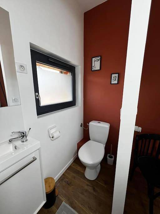 La maison des voyageurs avec grand parking privé -calme et sérénité in Chevincourt, Oise