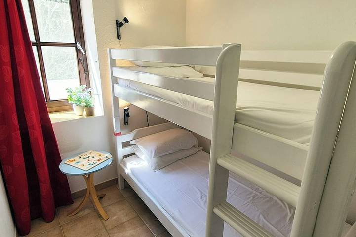 Gîte pour 4 personnes, avec piscine ainsi que jardin et terrasse, animaux acceptés à Caunes-Minervois - 2