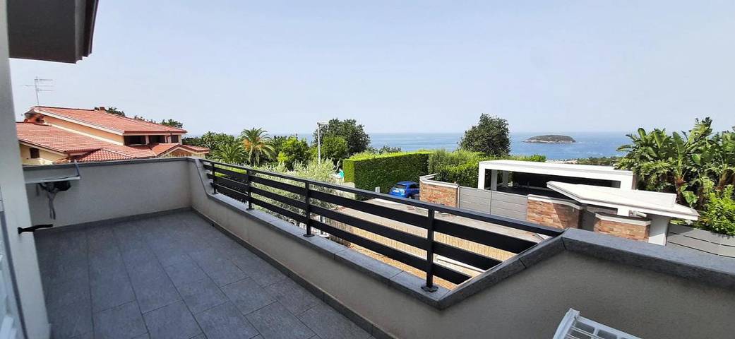 Villa per 6 persone, con Balcone e Terrazza nonché Giardino e Panorama a Diamante