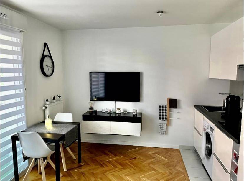 Appartement entier, One-Bedroom Apartment in Drancy, Seine-Saint-Denis