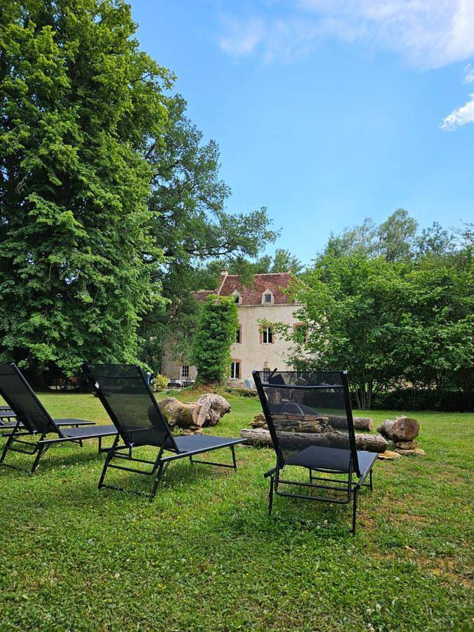 Location de vacances pour 14 personnes, avec Terrasse ainsi que Jardin et Vue dans Courlon