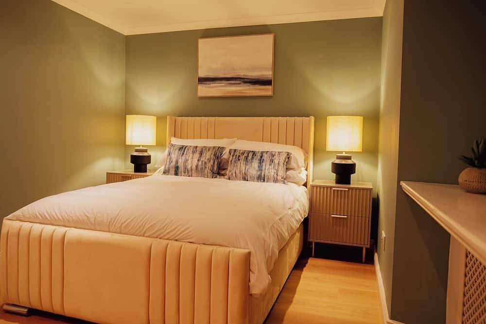 Bankhouse Troon, Scotland | Luxury Sea View Retreat with Hot Tub & Sauna in Troon, Firth Of Clyde
