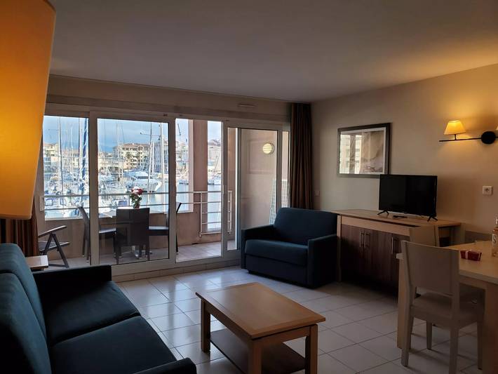 Gîte pour 3 personnes, avec balcon et piscine dans Plage du Port Fréjus - 2