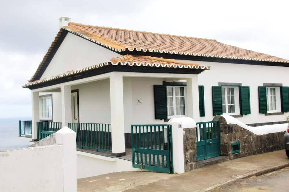 Sea and Sun Villa (Ground Floor) in Isla de San Miguel, Achada