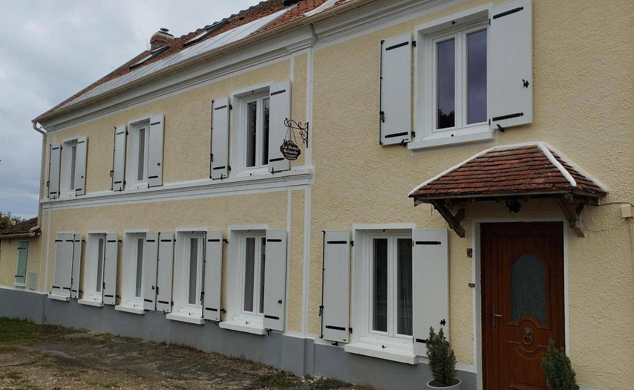 Triple Room with Shared Bathroom in Boissy-le-Châtel, Seine-et-Marne