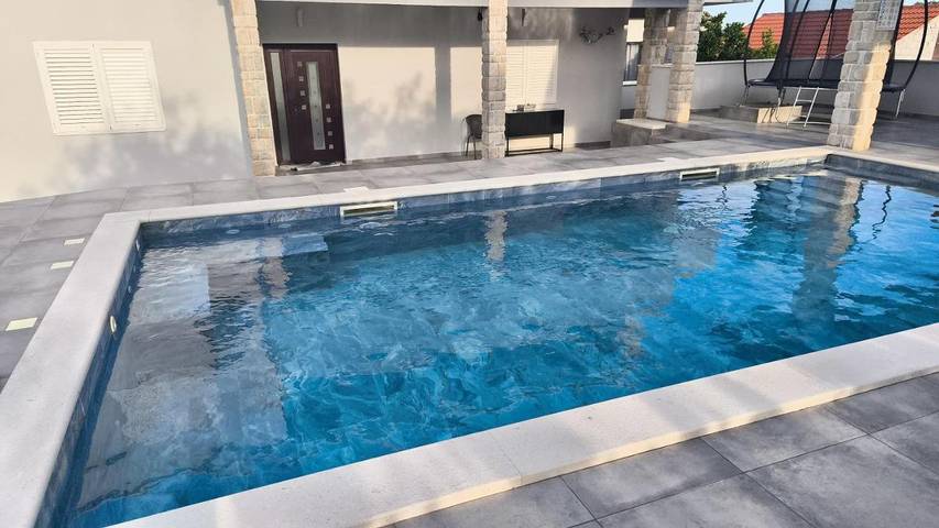 Villa pour 10 personnes, avec piscine ainsi que jardin et vue, animaux acceptés à Sevid - 4