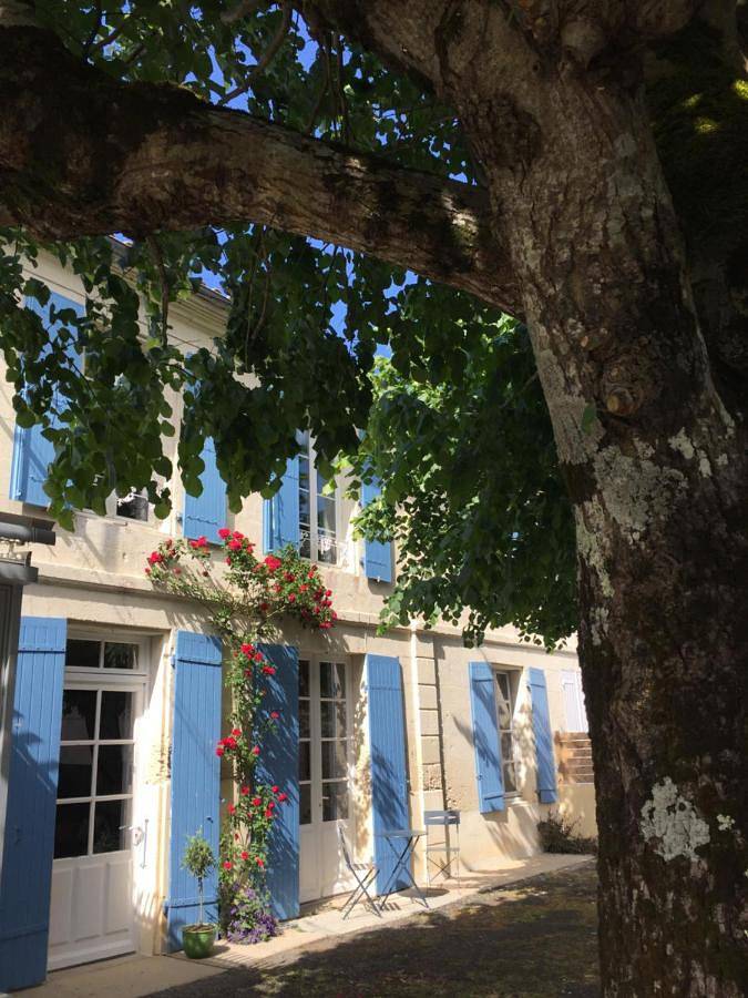 Four-Bedroom House in Saint-Thomas-de-Conac, Région de Jonzac