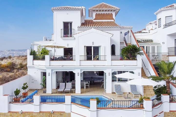 Holiday rental for 13 people, with Balcony and Hot tub in Frigiliana