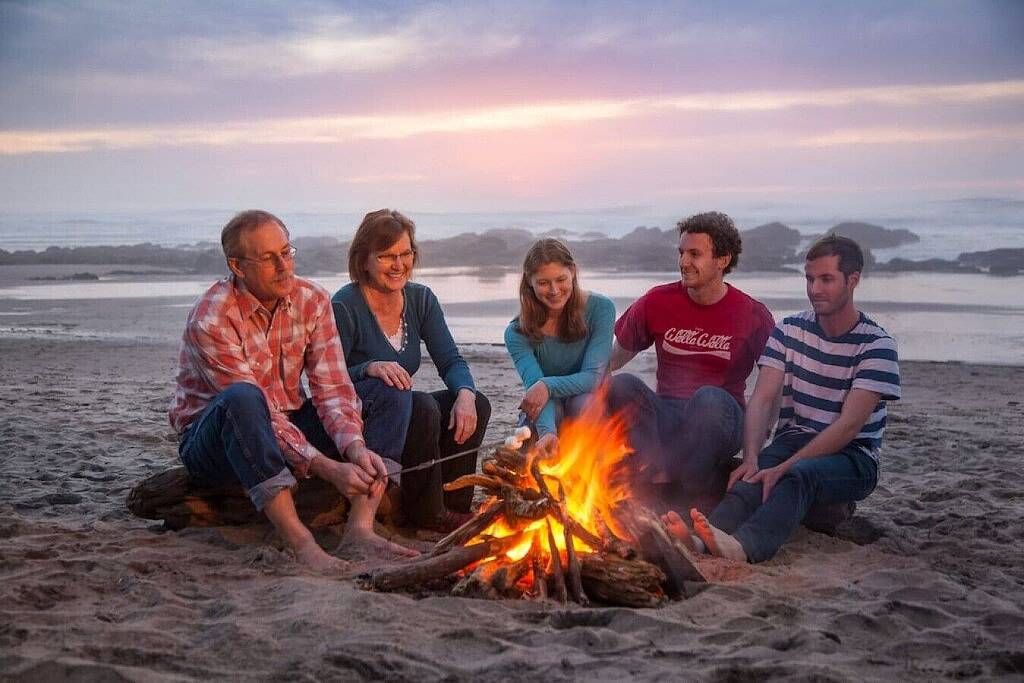 Ganze Wohnung, 3 Bdrm, 2 Bad, Kamin, direkt am Meer, Balkon. W-lan. Schlaf 2-8 in Oceanlake, Lincoln City