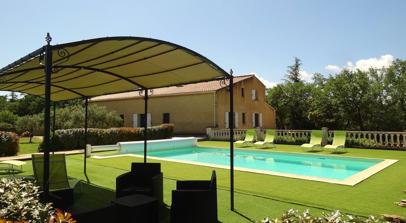 Spacieuse villa près de Gordes, avec piscine, ping-pong in Cabrières-d'Avignon, Parc naturel régional du Luberon
