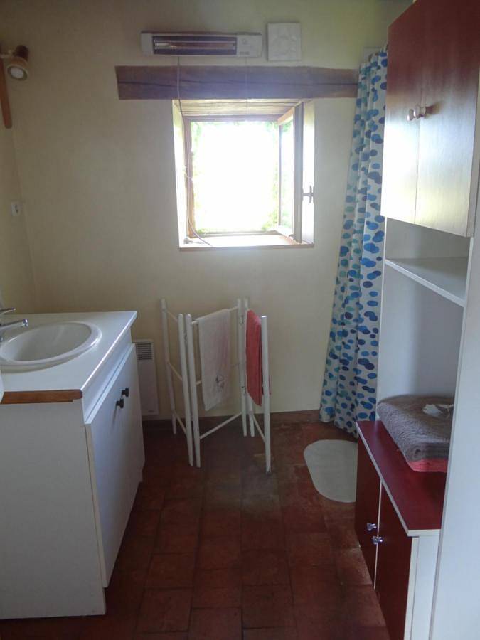 Location de vacances pour 2 personnes, avec vue et terrasse à Cortambert - 2