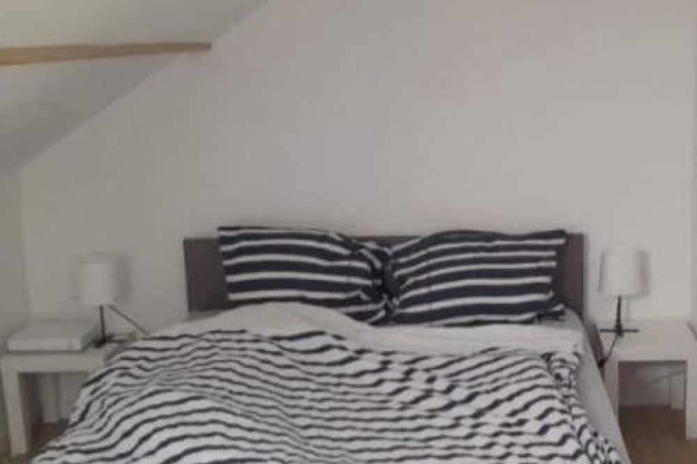 Apartamento entero, T2 private parking space 15min Cnpe and 10min Pipa 4 sleeps animals ok in Lagnieu, Belley