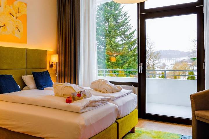 Hotel, mit Balkon und Terrasse sowie Garten und Pool