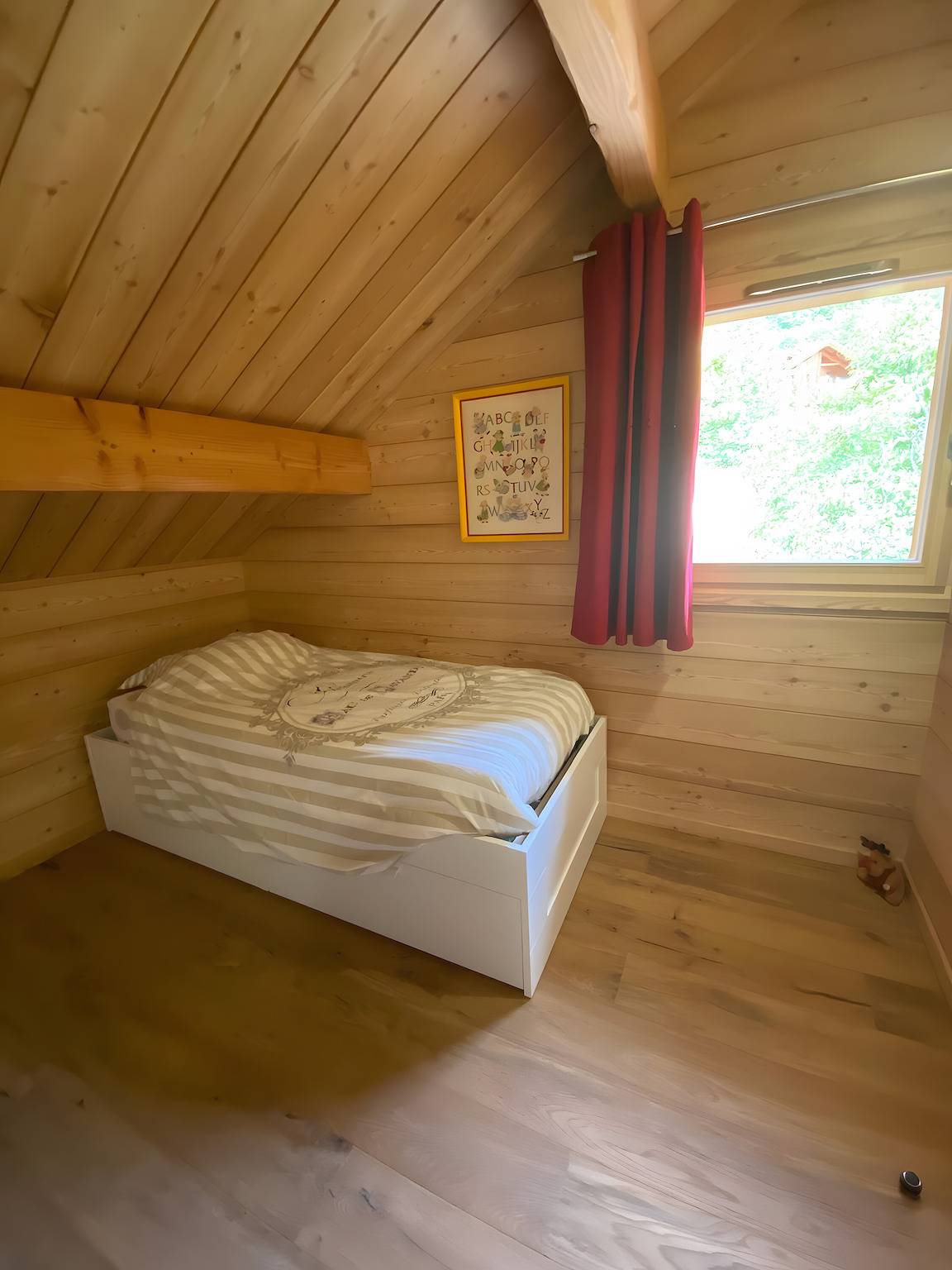 Apartamento entero, Chalet 'Le Chastel' con vistas a la montaña, terraza compartida y Wi-Fi in Vallouise-Pelvoux, Parque Nacional de los Ecrins