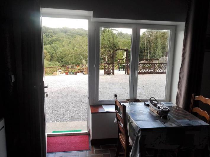 Gîte pour 3 personnes, avec jardin et vue, animaux acceptés à Plélauff