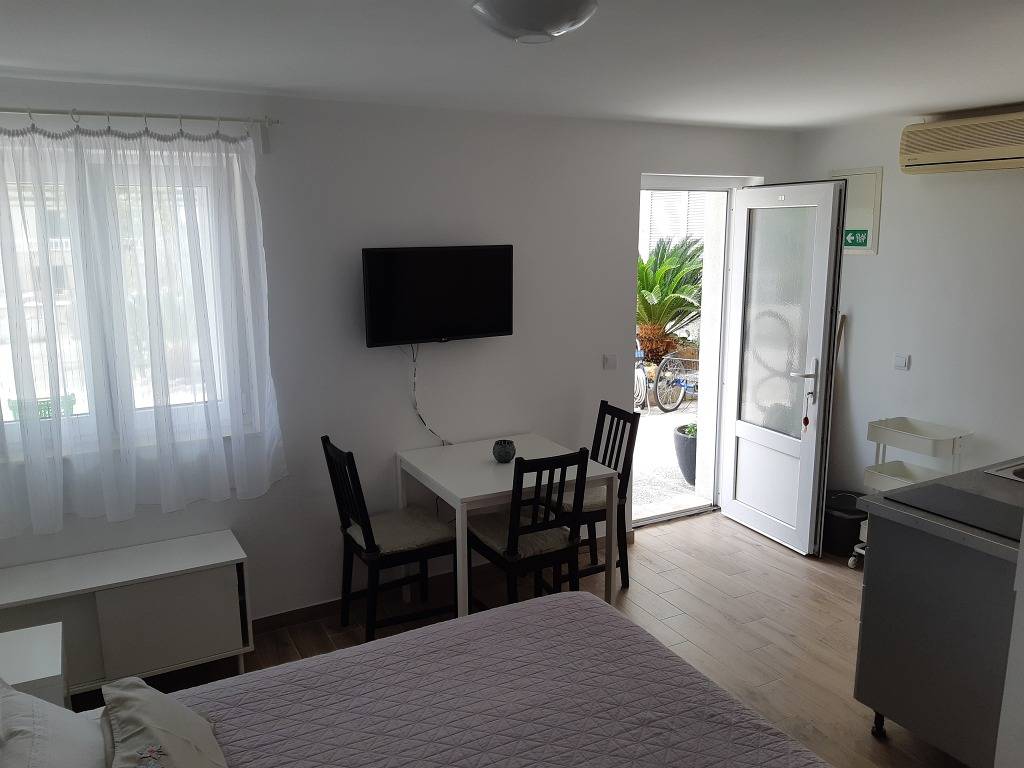 Ganzes Studio, Studioapartment in Brela mit Klimaanlage, W-Lan (4962-2) in Brela, Makarska Riviera