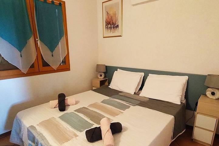 Apartamento entero, Apartamento de 4 a 6 personas, a 500 m de la playa, en residencia con piscina. in Zonza, Distrito de Sartène