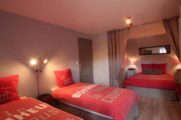 Gîte pour 10 personnes, avec jardin et terrasse à Saint-Germain-des-Vaux - 2