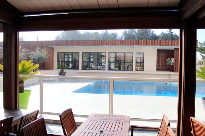 Hôtel pour 3 personnes, avec terrasse et piscine à Vitrolles - 4