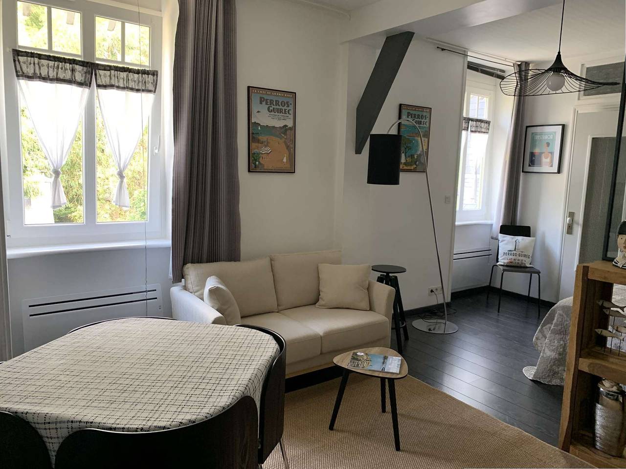 Appartement entier, Appartement idéalement situé à 100m  plage de Trestraou accès direct au Gr34/plage in Perros-Guirec, Côte de Granit Rose