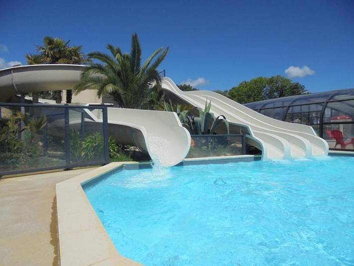 Camping pour 6 personnes, avec Terrasse ainsi que Jardin et Piscine
