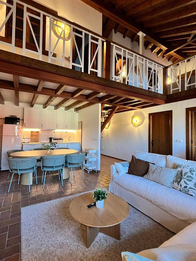 Casa rural para 12 personas, con vistas y balcón en Valdáliga