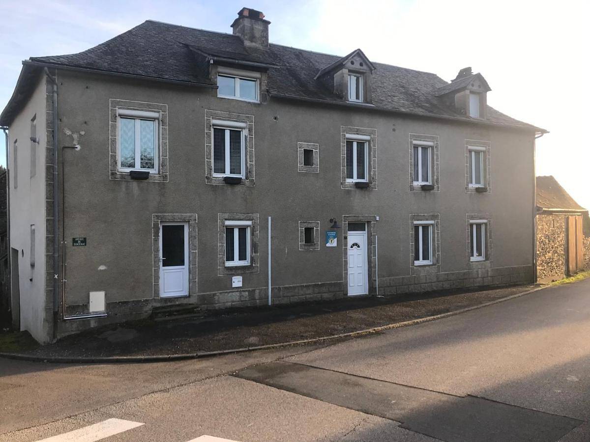 Double Room in Donzenac, Région de Brive-la-Gaillarde