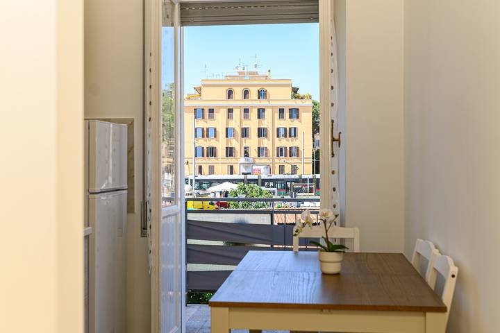 Entire apartment, Monteverde Marí House Vacation Home with Wi-Fi in Rome, Rome Province