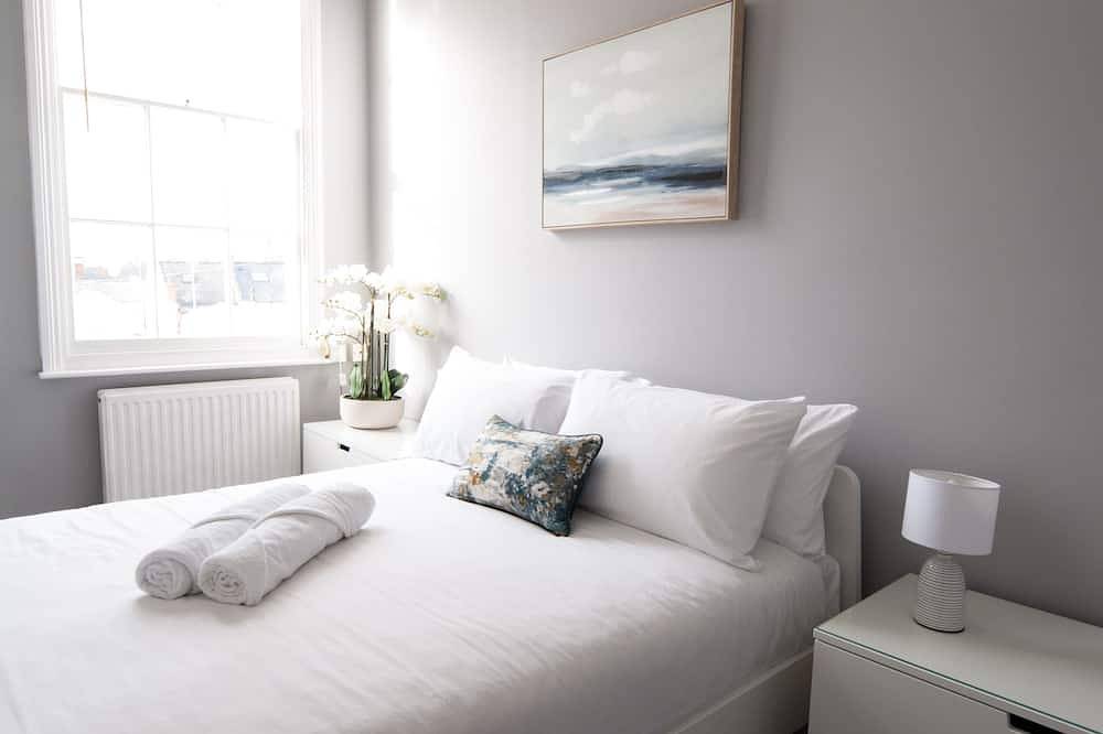 Entire apartment, Central Cheltenham, Regency 2-Bed Apartment - Cavalier Suite in Cheltenham, Gloucestershire