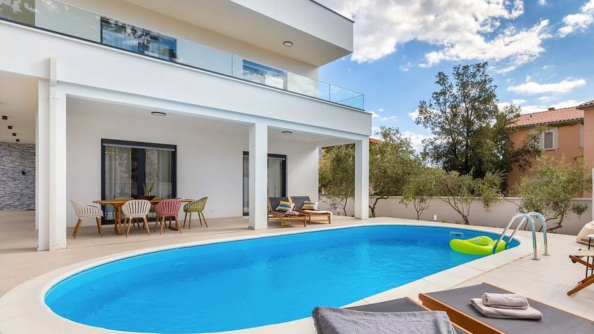 Villa pour 8 personnes, avec terrasse ainsi que piscine et jardin à Barbariga - 2