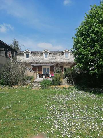 Location de vacances pour 8 personnes, avec jardin ainsi que piscine et sauna, animaux acceptés à Cieurac