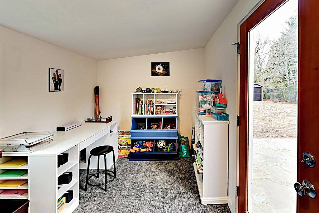 Modern home in quiet neighborhood near Lincoln Park in West Seattle, Seattle