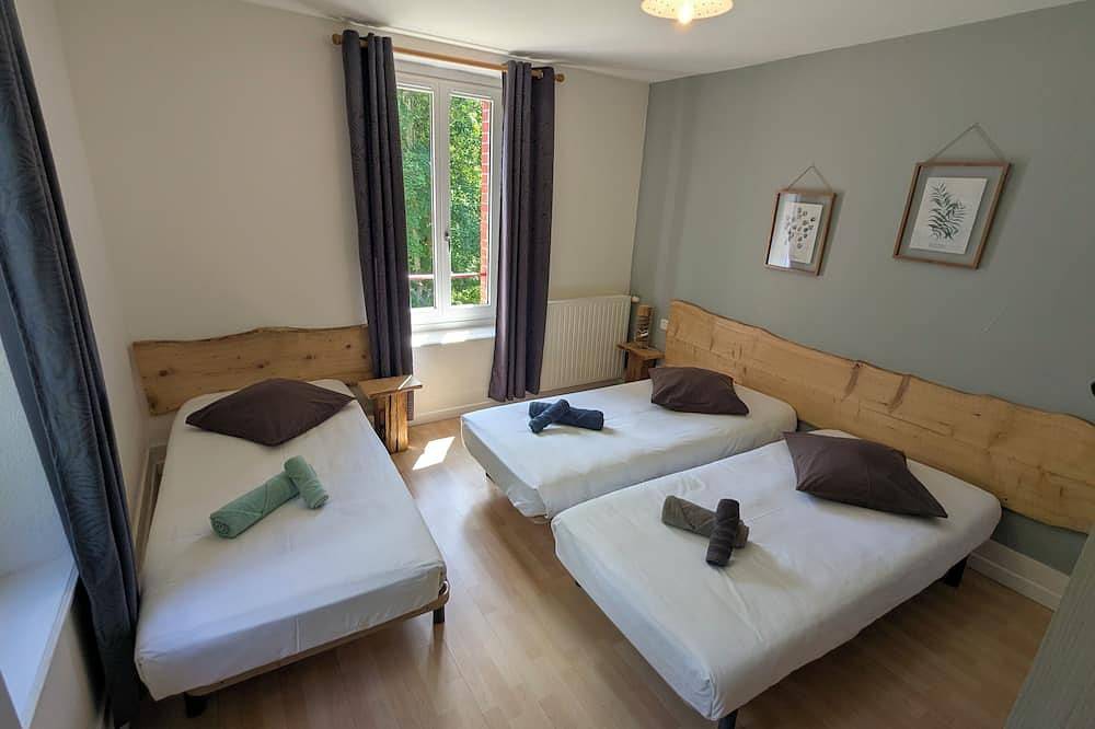 Entire apartment, Le Lynx in a charming property in the heart of the Source-Bleue site in Mouthe-Lac et Mont d’Or, Jura Francais