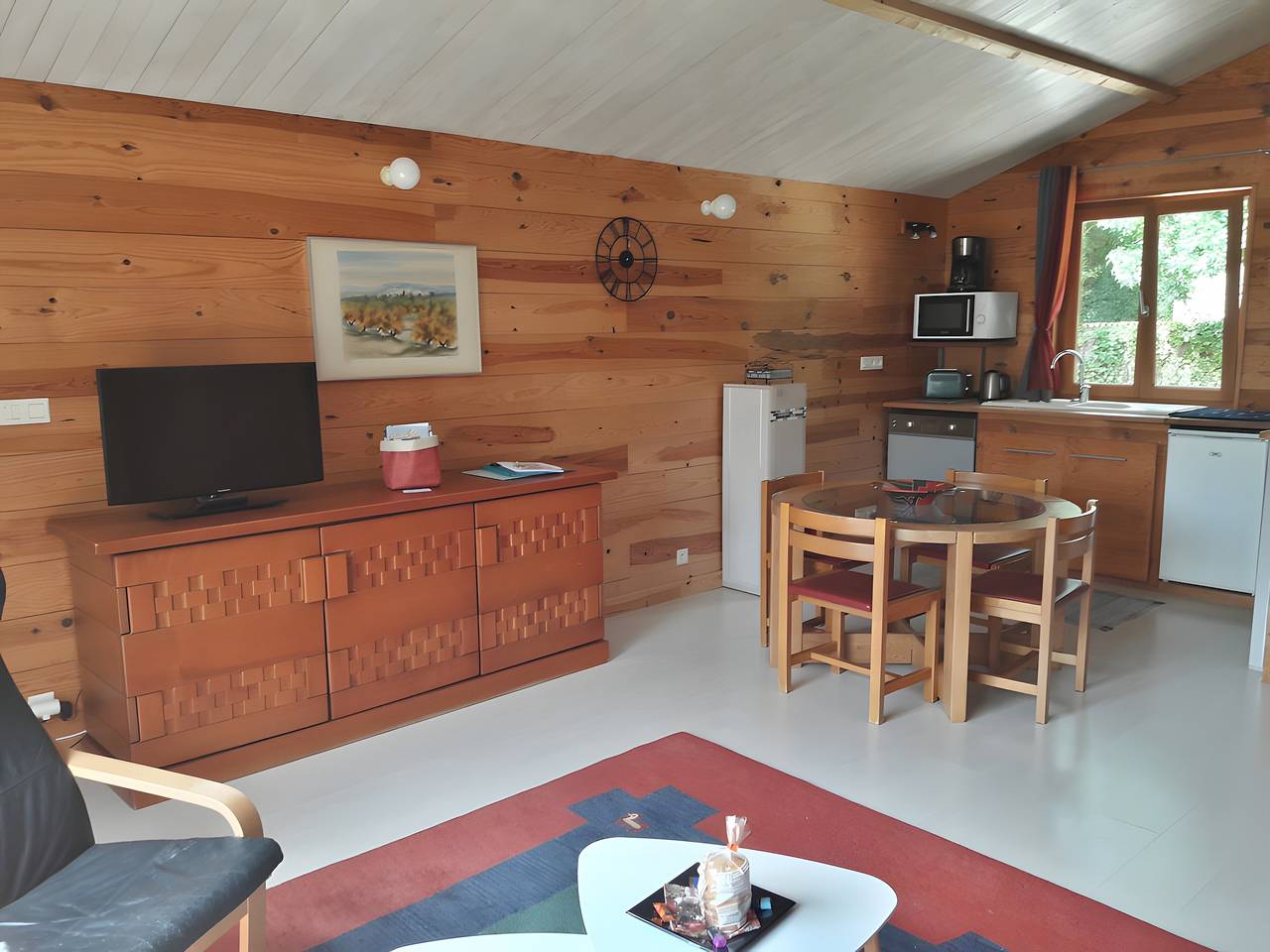 Chalet Studio "l'Athome" – Peaceful Retreat Surrounded by Nature in Bouhet, Rochefort region