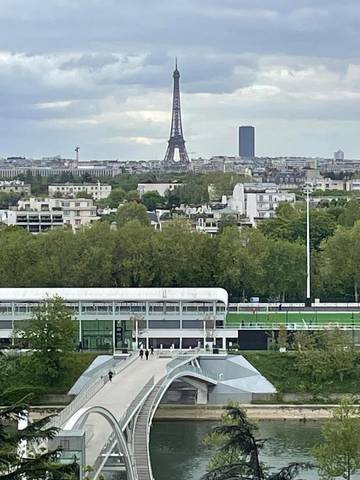 Gîte pour 2 personnes, avec balcon et vue à Puteaux