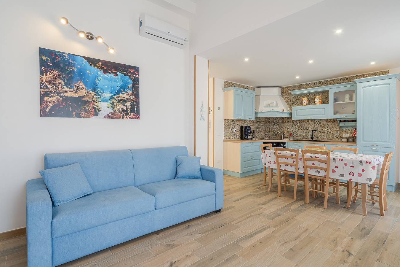 Apartamento entero, Apartamento 'Casa Iole Portopalo' con vistas al mar, Wi-Fi y aire acondicionado in Portopalo di Capo Passero, Provincia de Siracusa