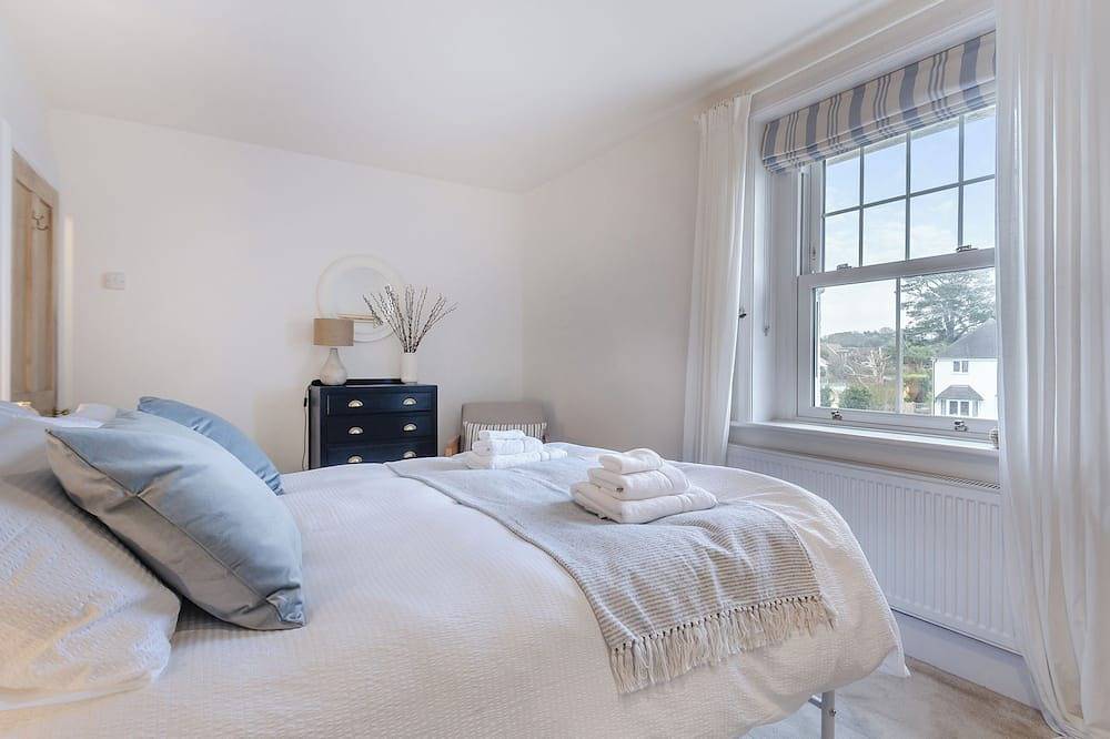 We love this cosy cottage, located just a two minute walk from the beach. in Fareham, Hampshire