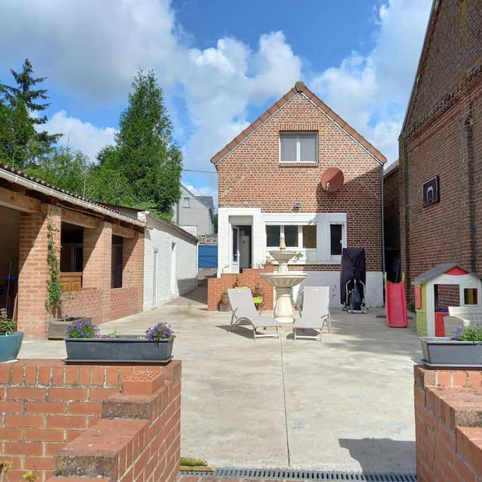 Location de vacances pour 6 personnes, avec Terrasse ainsi que Jardin et Vue à Les Rues-des-Vignes